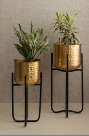 Hammer Finish Iron Flower Pot